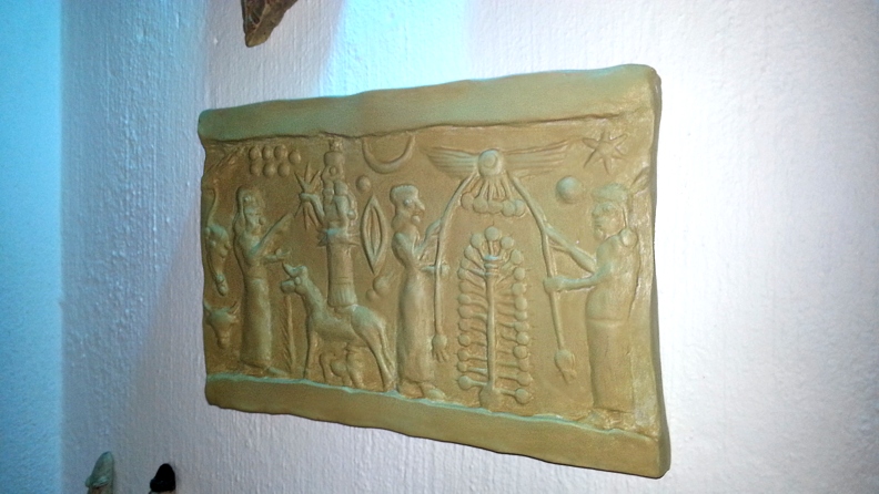 HERSCHEL ARTIFACT COLLECTION WALL DISPLAY